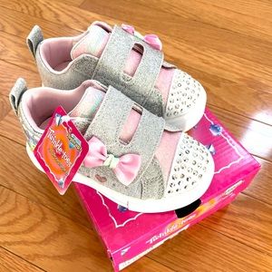 NEW IN BOX! Skechers light up sneakers toddlers size 6
